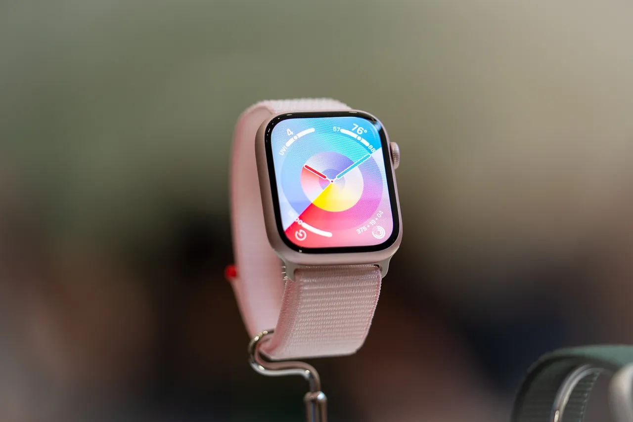 Unlock Early Black Friday Savings: Apple Watch Series 9 Hits Lowest Price Yet at $329